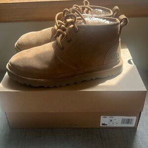 Uggs original color woman size 8!